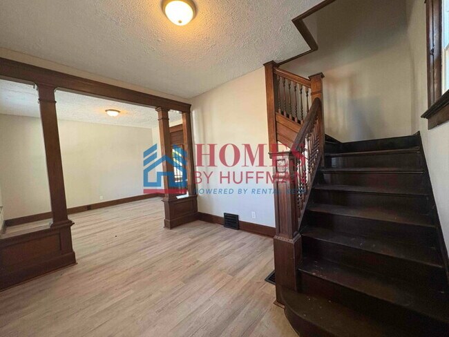 Building Photo - Five Bedroom House | 2 Full Bath | Move In...