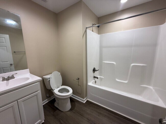 Foto del edificio - Nice 2 Bedroom, 2 bath duplex.