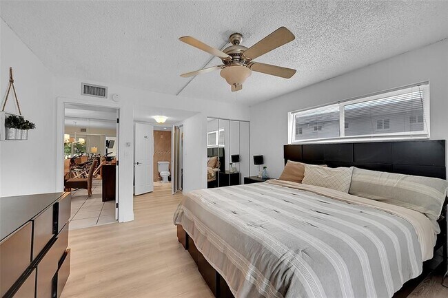 Foto del edificio - 3909 N Ocean Blvd