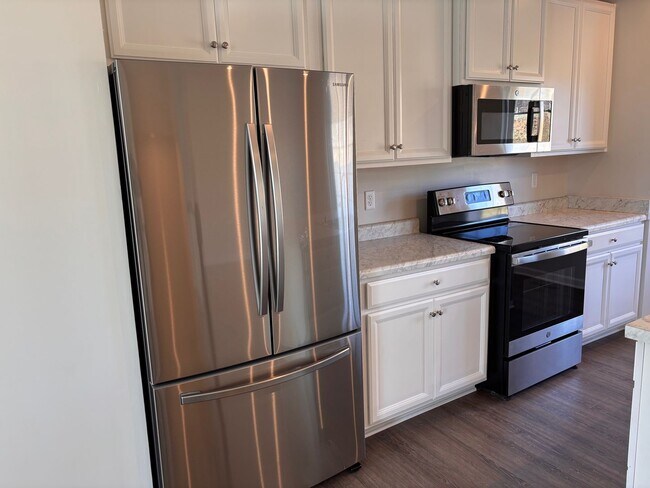 Foto del edificio - Newly built 3 Bed/2 Bath Townhouse- Available Now!!!