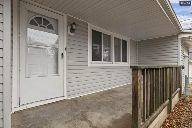Building Photo - 525 S Weller Ave