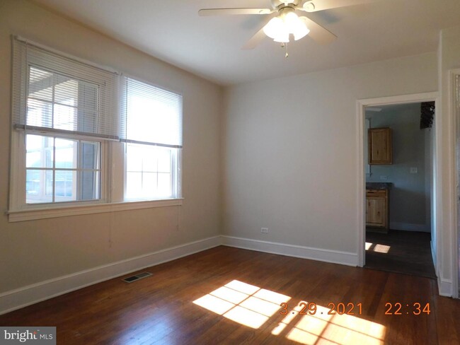 Building Photo - 898 Hilltop Dr