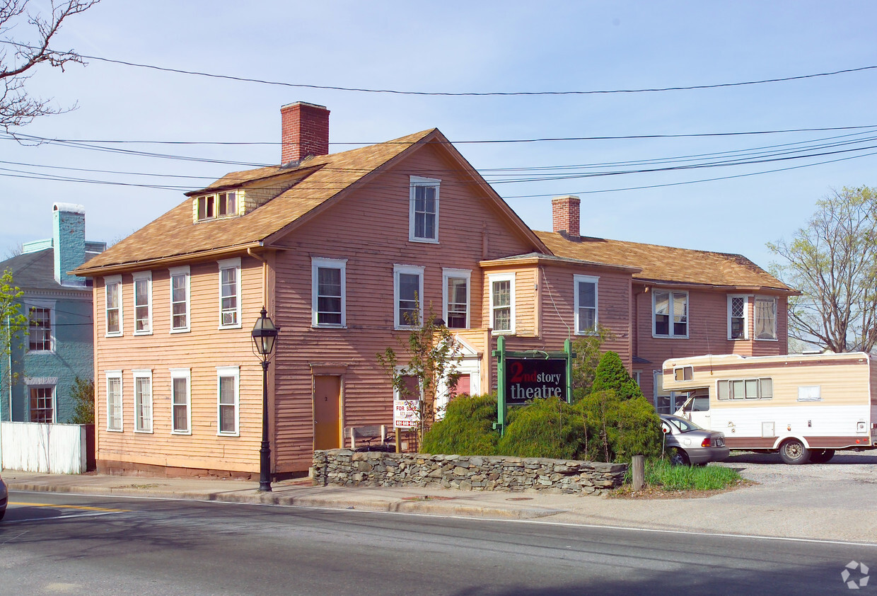 Building Photo - 390 Main St