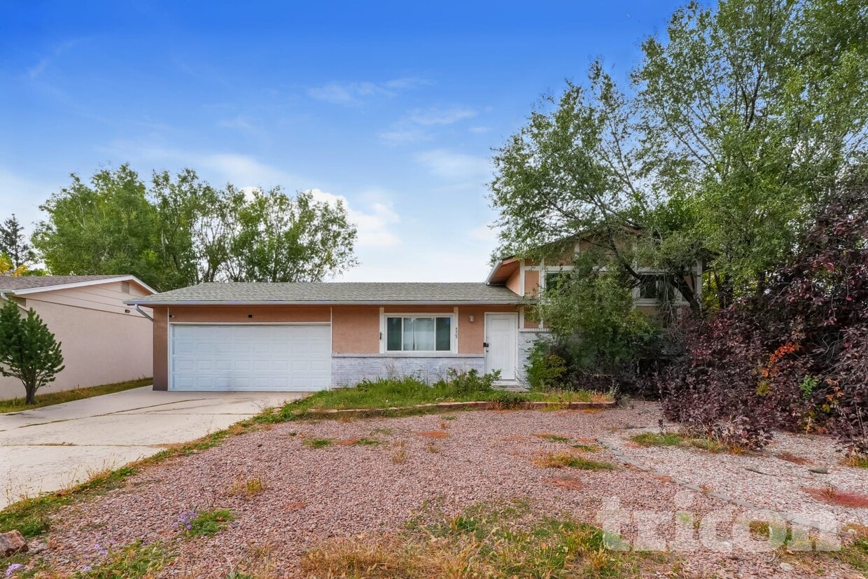 Primary Photo - 4905 Artistic Cir