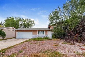 Building Photo - 4905 Artistic Cir