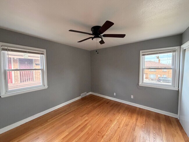 Building Photo - 5284 N Teutonia Ave