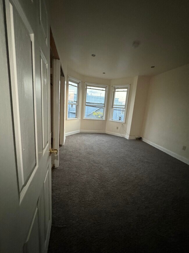 Master Bedroom - 343 Erie St