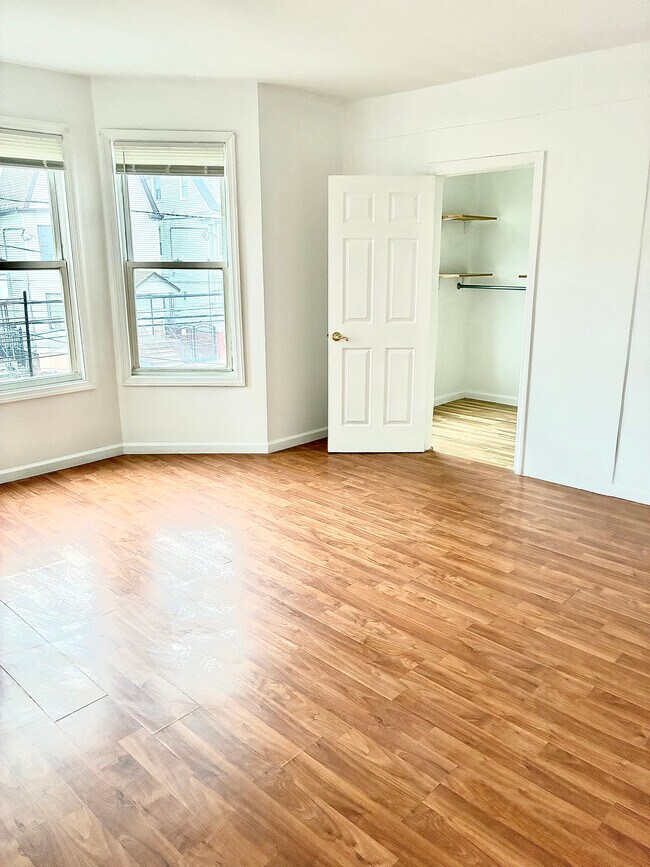 Foto del edificio - 261 Ridge St