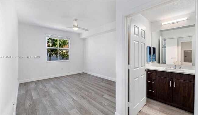 Foto del edificio - 10170 SW 7th St