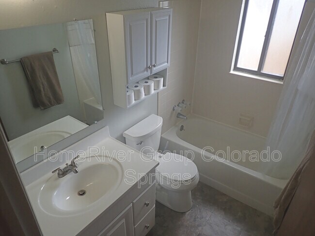 Foto del edificio - 5120 Bradley Cir