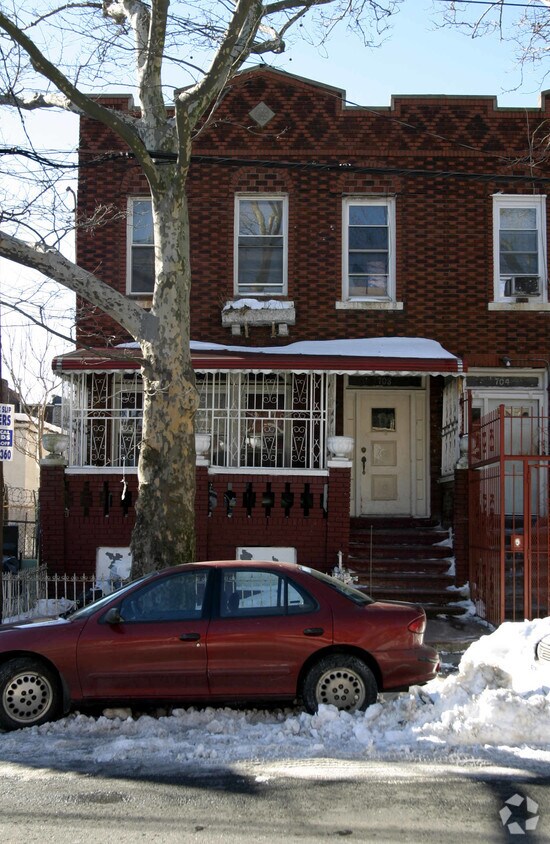 Primary Photo - 708 Wyona St