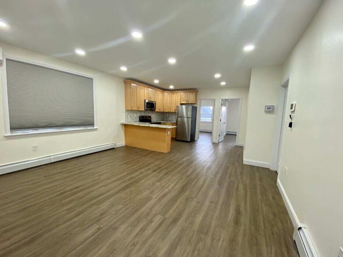Foto principal - 62-44 62nd Rd