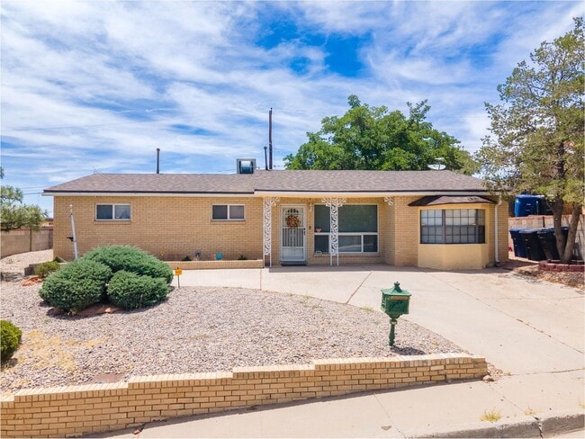 Building Photo - Brick Westside 2/bd 1/ba