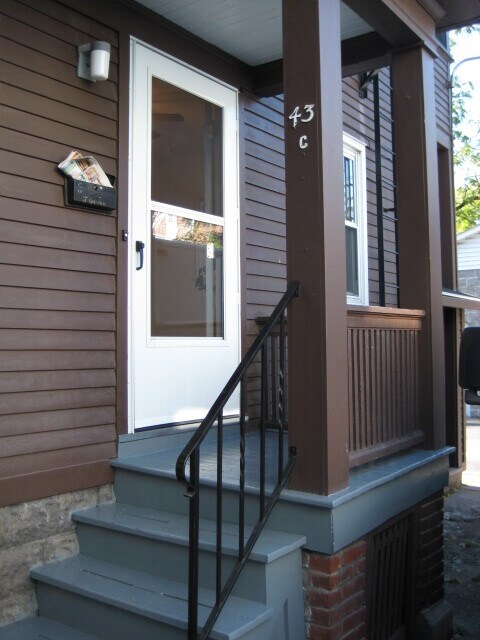 Private entrance - 43 Brighton St