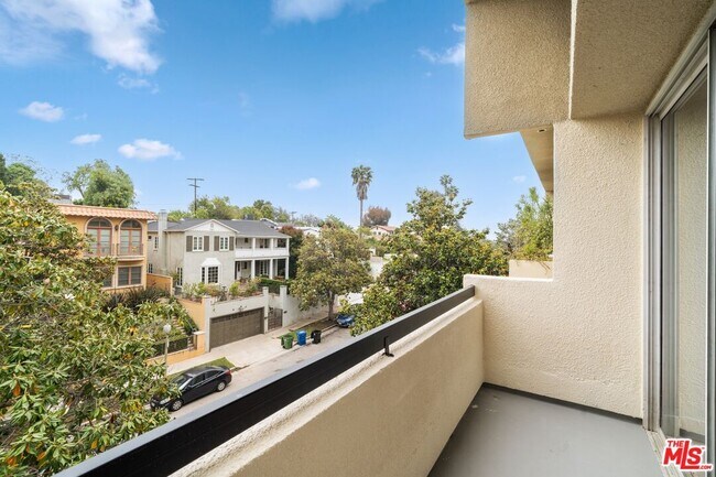 Foto del edificio - 10511 Ashton Ave