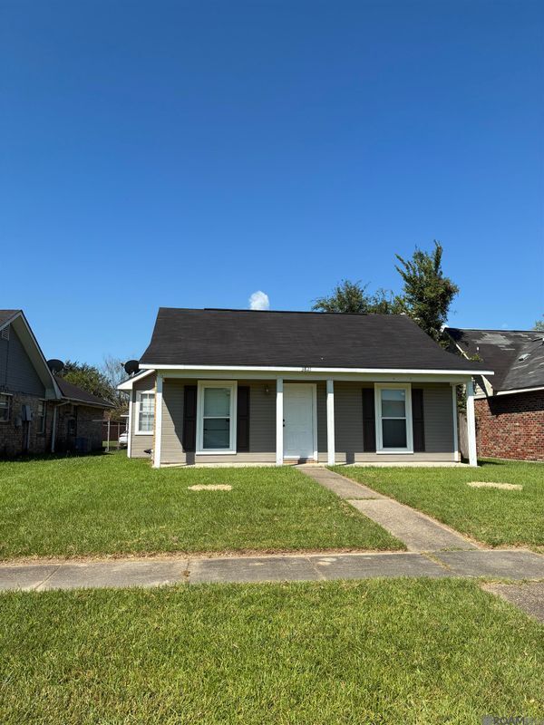 Building Photo - 3821 Byrd Dr