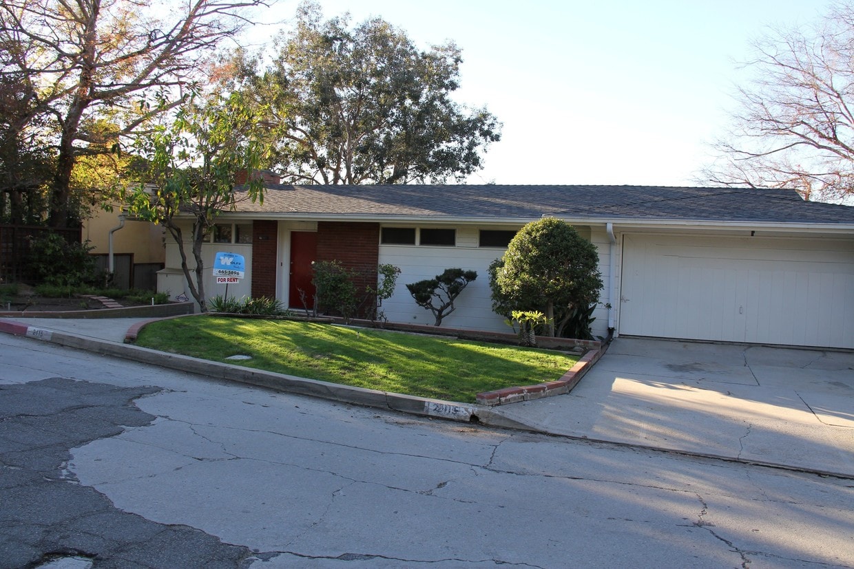 Primary Photo - 2115 Micheltorena St