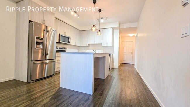 Photo du bâtiment - Modern 2 Beds, 2 Baths Apartment/Condo | Pets Allowed