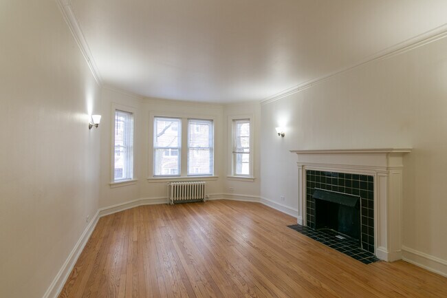 Foto del edificio - 6510 N Hamilton Ave