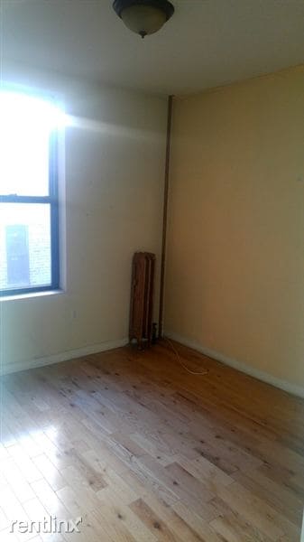 Building Photo - 868 Faile St