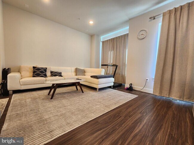 Foto del edificio - 140 Stowe Dr