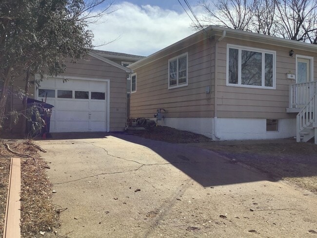 Building Photo - Single Family Home