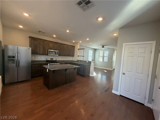 Foto del edificio - 10806 Old Ironsides Ave