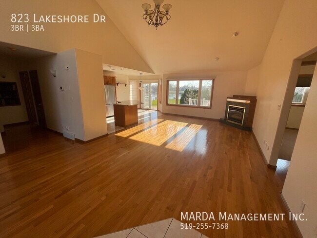 Building Photo - EXECUTIVE LAKEFRONT PROPERTY - 3 BED/3 BAT...