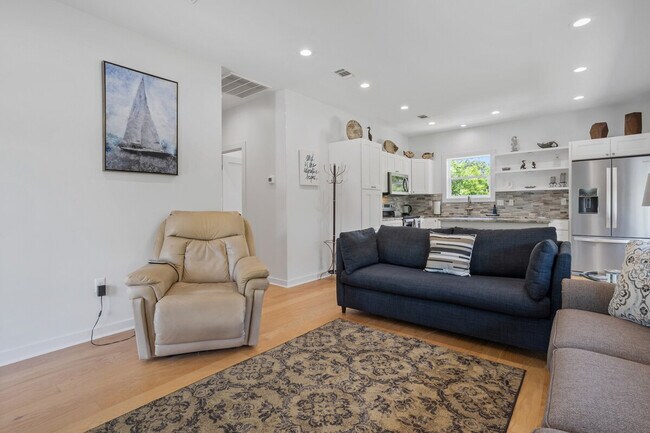 Foto del edificio - 111 Eleanor Ave