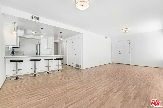 Foto del edificio - 10393 Almayo Ave