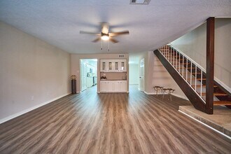 Building Photo - 10818 Briar Forest Dr