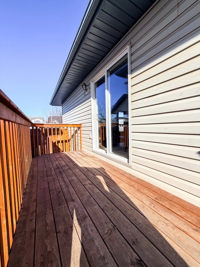 Building Photo - Spacious 3-Bedroom, 2-Bathroom Home for Rent in Grande Prairie