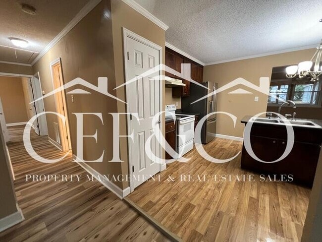 Foto del edificio - Beautiful 4 bedroom brick ranch now available!