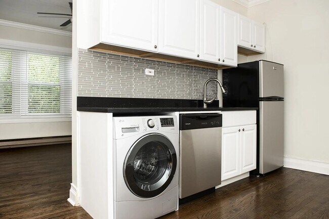 Foto del edificio - 648.5 W Roscoe St