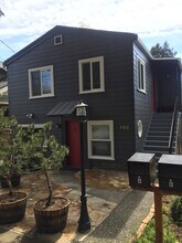 Building Photo - 609 N 48th St