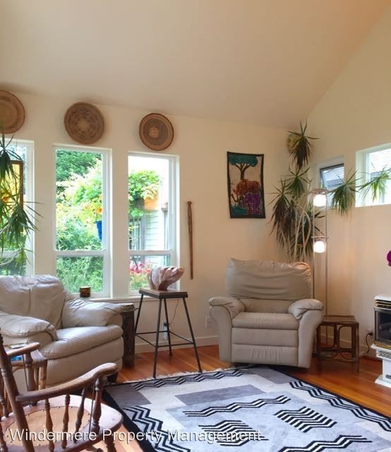 Foto del edificio - 10595 Manitou Beach Dr NE