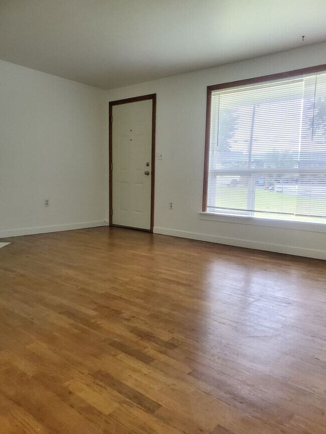 Foto del edificio - 2 Bdrm, 1 bath, 832sf home in Spanaway $1825