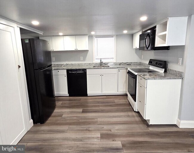 Foto del edificio - 215 Cowpath Rd