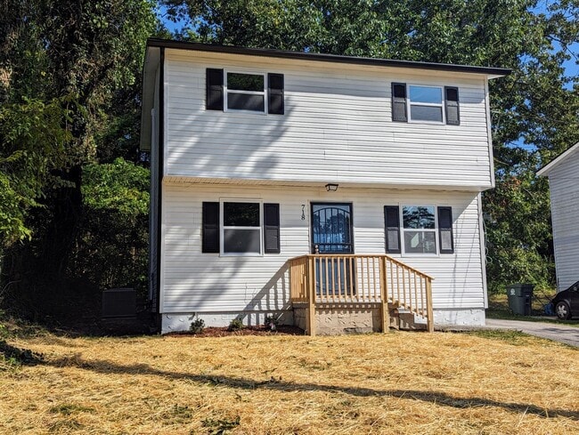 Building Photo - 718 East Ave
