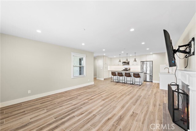 Foto del edificio - 826 Cliff Dr