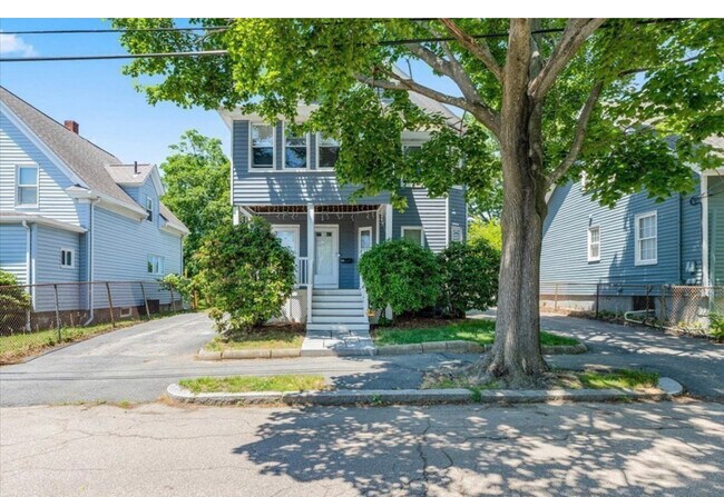 Foto del edificio - 96 Edinboro Rd