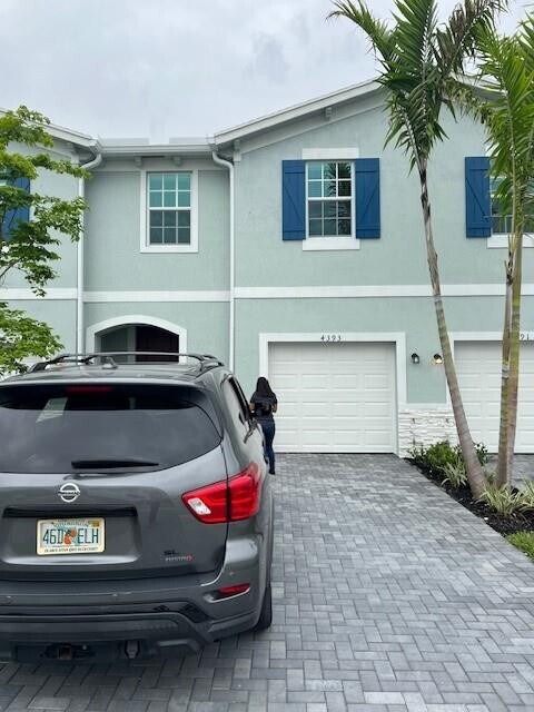 Foto del edificio - 4393 Hammock Grove Dr