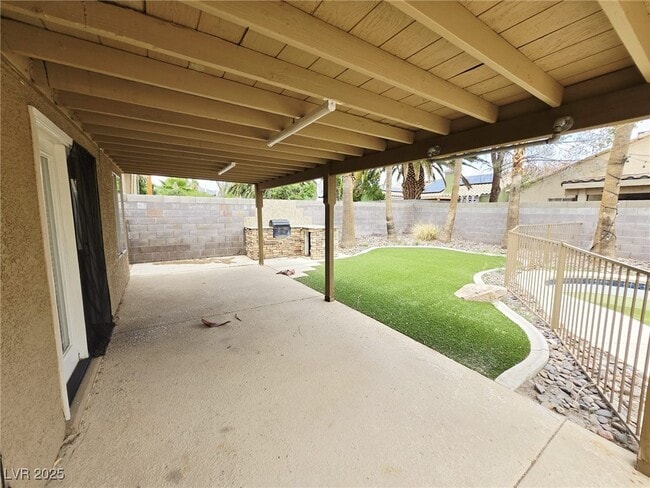 Building Photo - 925 Chaps Cir
