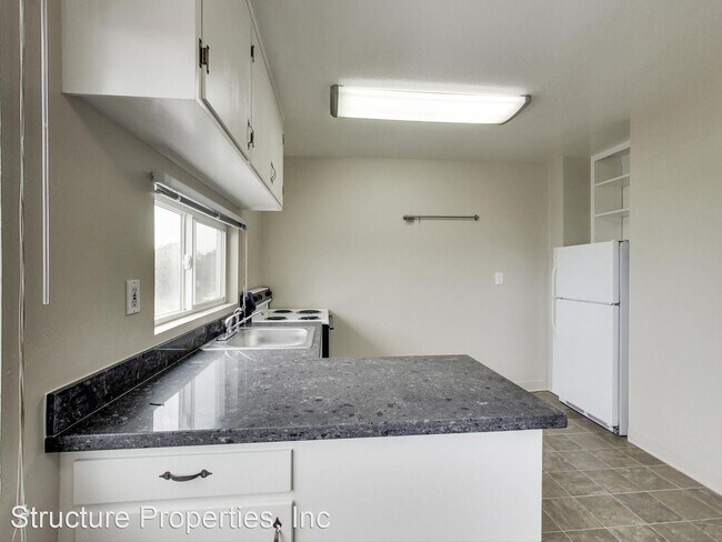 Building Photo - 1301-1361 La Playa St
