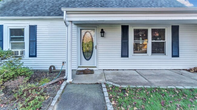 Building Photo - 3 Meadowgrass Ln
