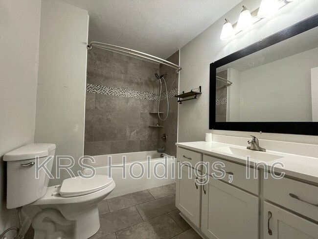 Building Photo - 6409 Cabot Ave