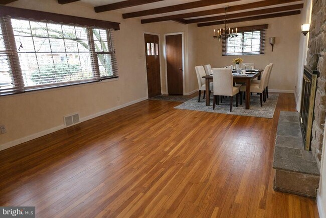 Building Photo - 56 Chapman Ave