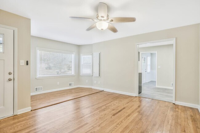Foto del edificio - 8510 Dawn Ave