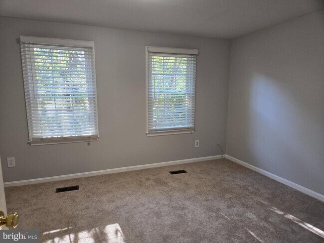 Building Photo - 20535 Strath Haven Dr