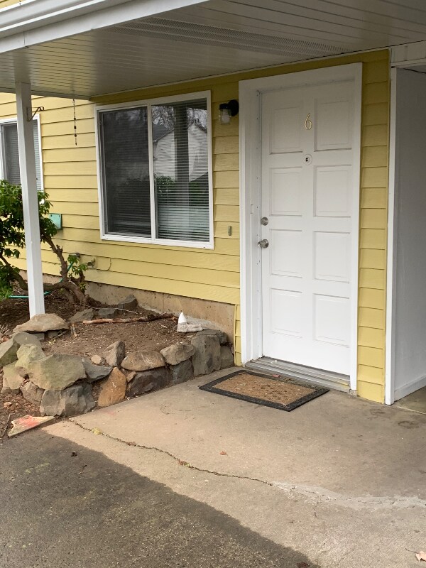 Building Photo - 2755 NE Hogan Dr